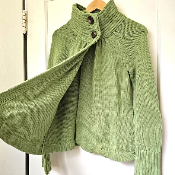 Old Navy 2 button shawl (M) - Picture 2 of 9